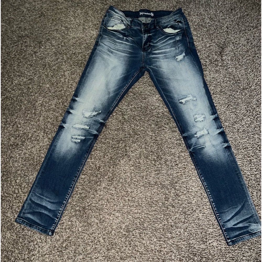 Urban skinny jeans with rips but does not show skin